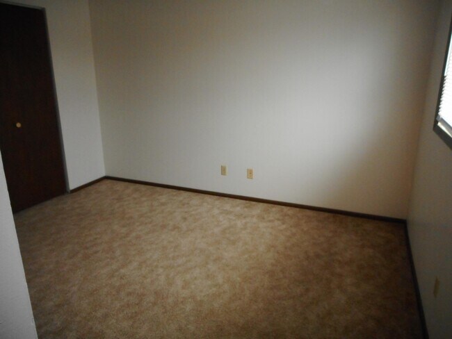 Building Photo - 941 Emmons St