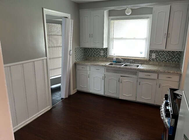 Building Photo - 16405 EGO, EASTPOINTE - AVAILABLE FOR LEASE