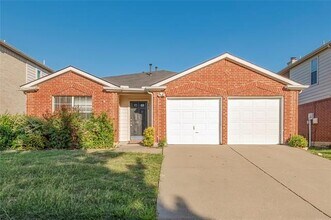 Building Photo - 204 Waterwood Dr