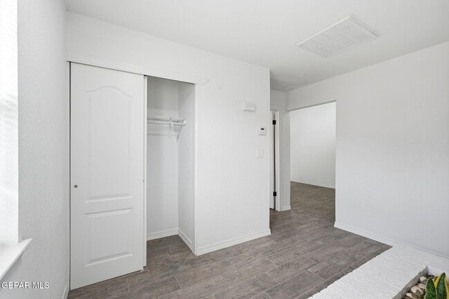 Foto del edificio - 3540 E Glen Dr