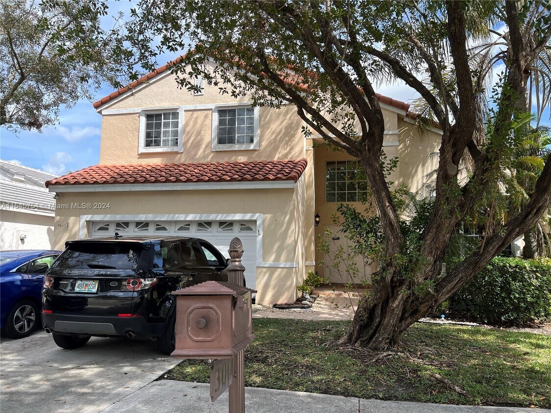 Primary Photo - 300 Cameron Dr
