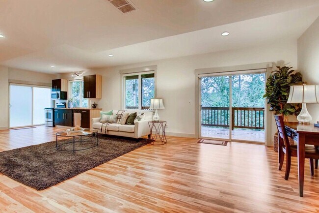 Foto del edificio - 4742 281st Ave NE