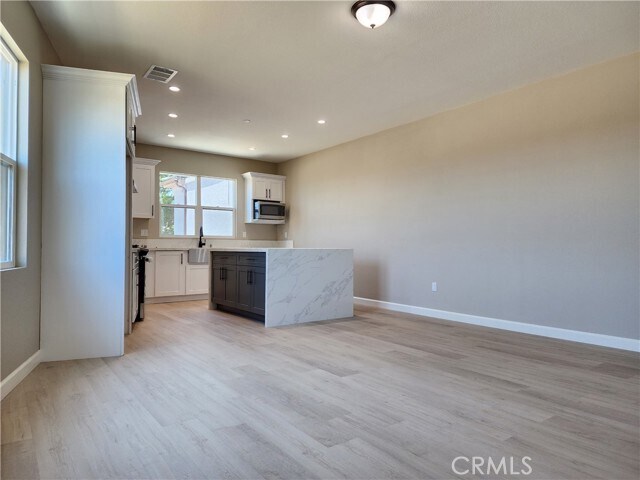 Building Photo - 336 S Cypress St