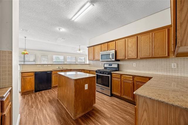 Foto del edificio - 2521 Creek Crossing Rd