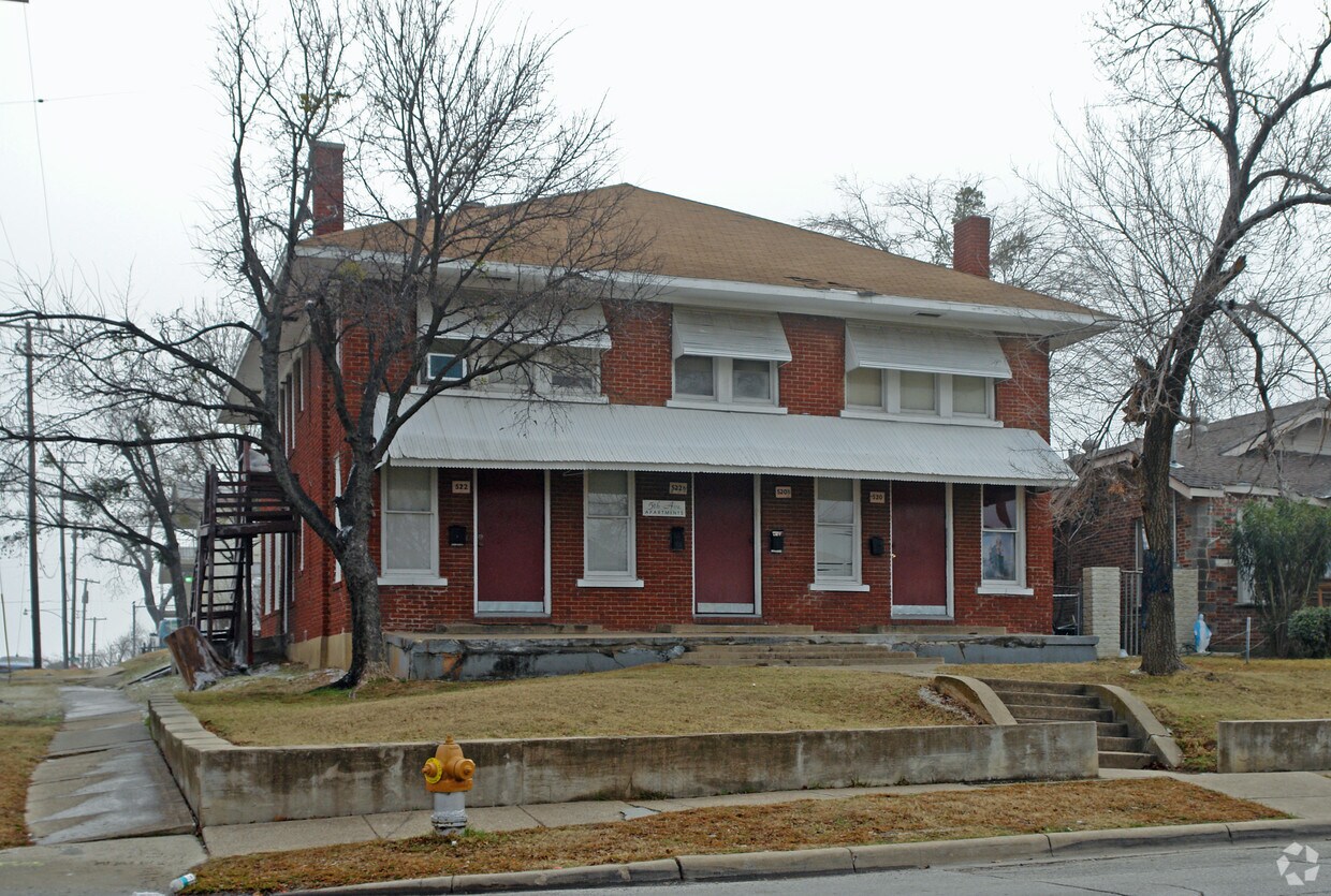 Primary Photo - 5th Ave Apts.