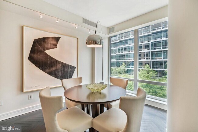 Foto del edificio - 1111 23rd St NW