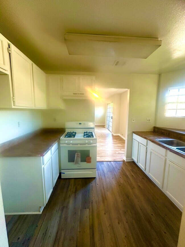 Foto del edificio - 525 S Main St