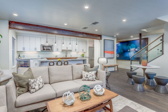 Building Photo - Luxury Spaces Midtown