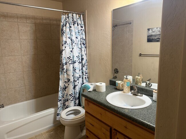 Foto del edificio - 1576 Fox Hollow Ln