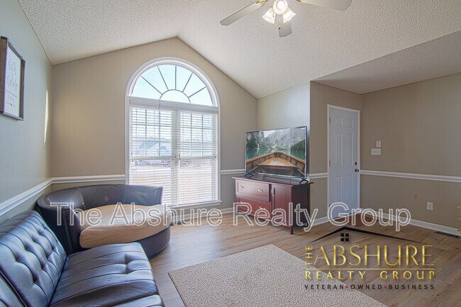Foto del edificio - 7604 Lilly Pond Ln
