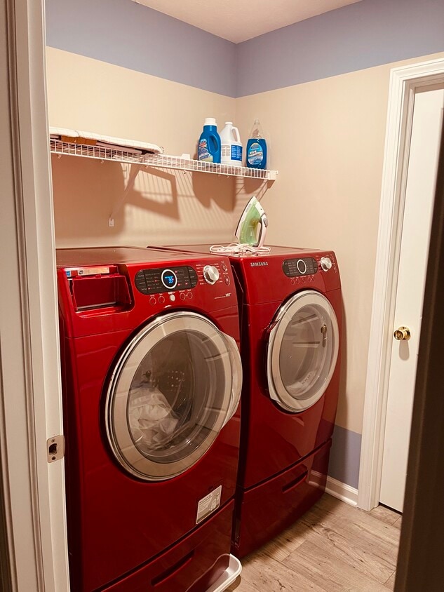 Washing machine - 6531 E Daisy Hill Ct