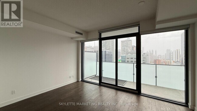 Building Photo - 25 Richmond St E