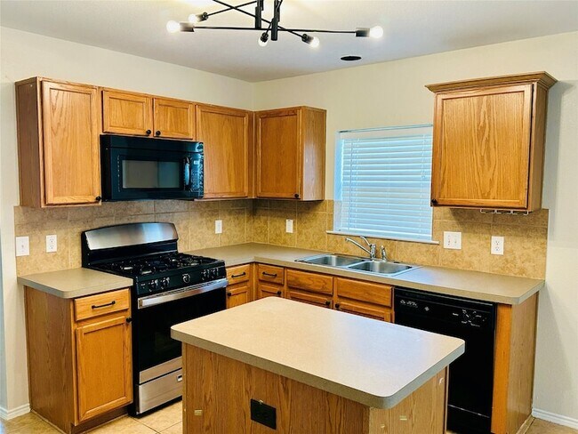 Building Photo - 428 Welch Dr