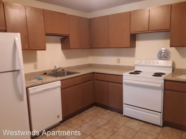 Building Photo - 2214 Peters Dr