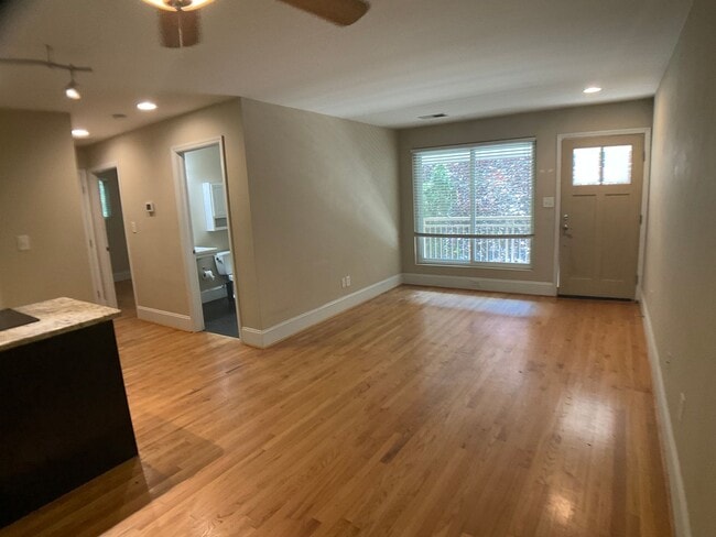 Foto del edificio - Gorgeous 2 Bed Condo in the heart of Carrb...