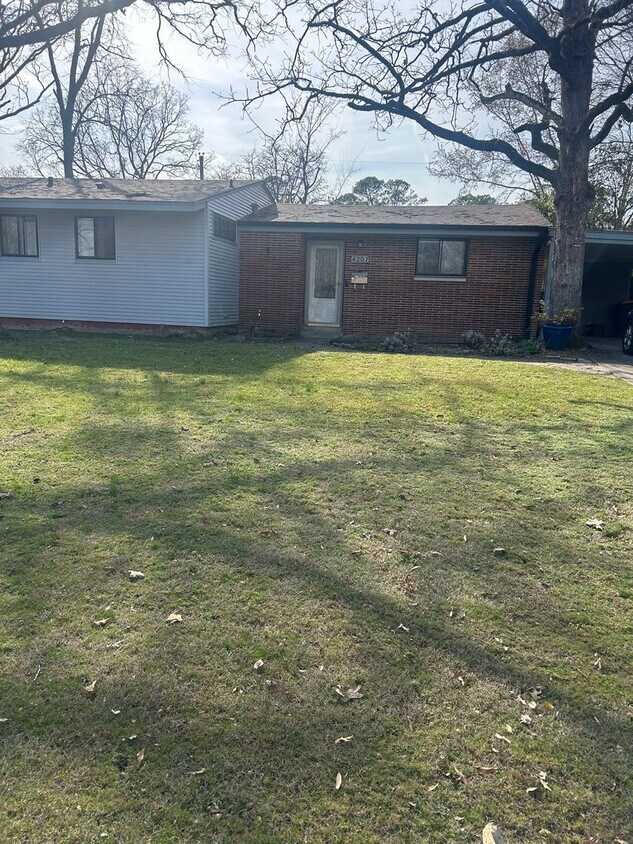 Building Photo - Contact Peggy 501 676 1758