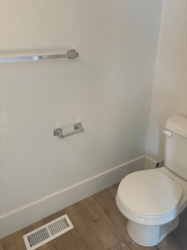Building Photo - Pet Friendly Townhome in Evanston