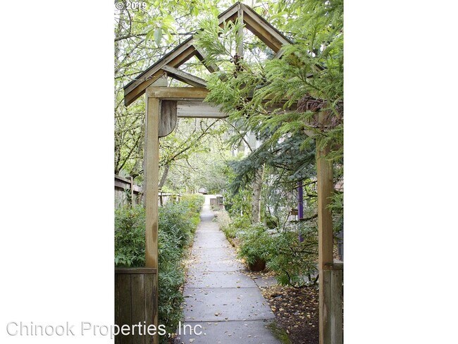 Foto del edificio - 2 br, 1 bath House - 43 Lawrence St.
