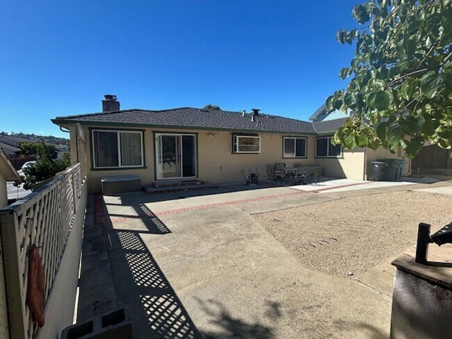 Foto del edificio - Simply a fabulous Hillsdale neighborhood f...