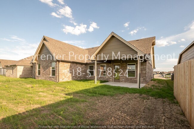 Foto del edificio - BRAND NEW 4 BEDROOM SIMMONS HOME IN BIXBY!!!