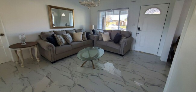 Building Photo - Beautiful remodeled home  Englewood neighb...