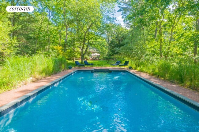 Foto del edificio - 215 Buckskill Rd