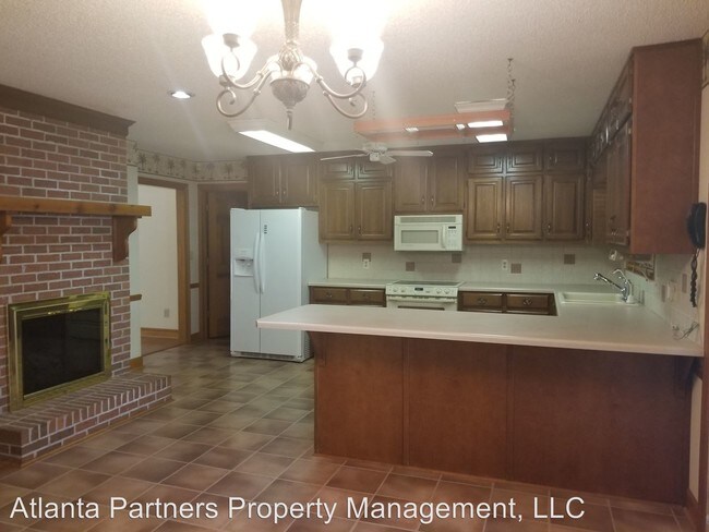 Building Photo - 2900 Cascade Dr