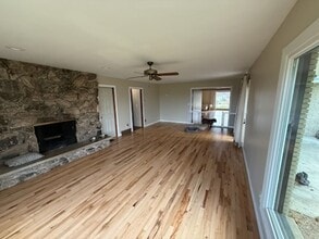 Building Photo - 205 N Fairway Dr