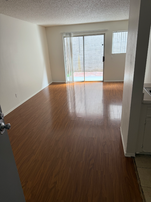 Foto principal - 6825 Haskell Ave