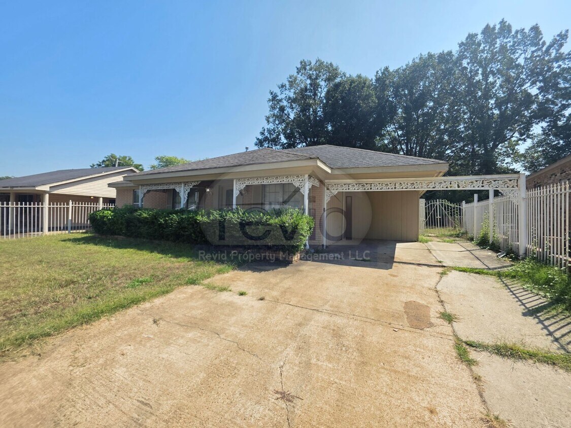 Building Photo - 5 Bedroom 2.5 Bath! Section 8 Accepted!!