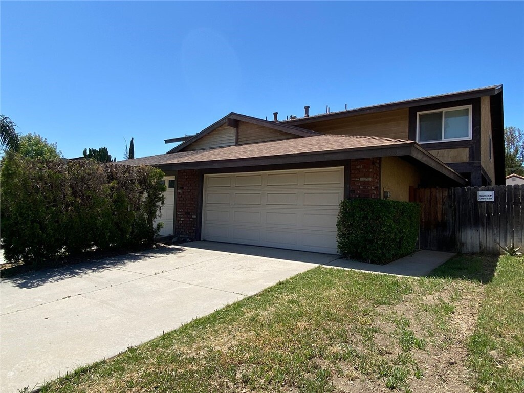 Primary Photo - 3599 Linnet Dr
