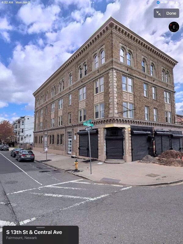 Foto principal - 585 Center St