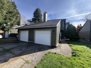 Building Photo - 1094-1098 46th Pl SE