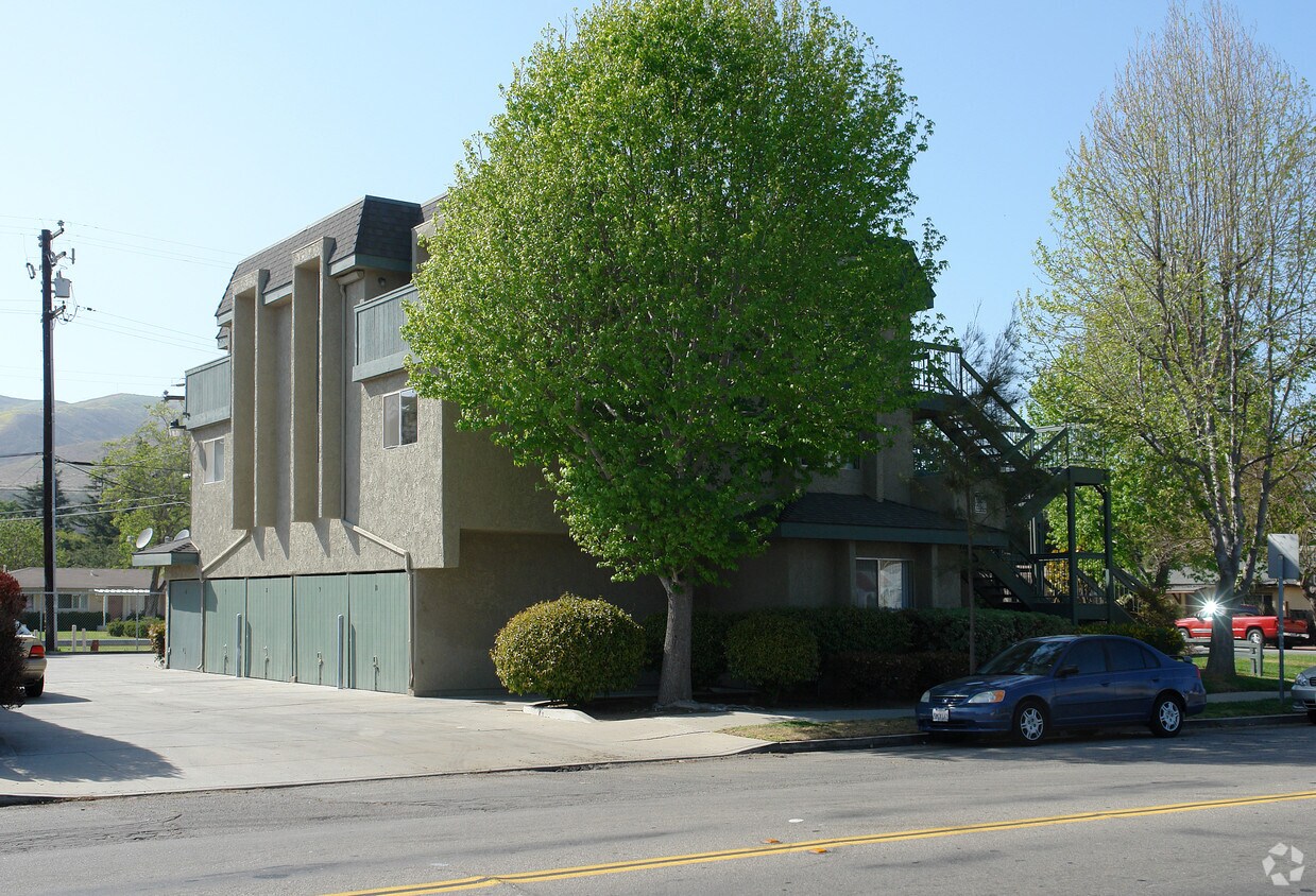 Building Photo - 1075 N Olive St