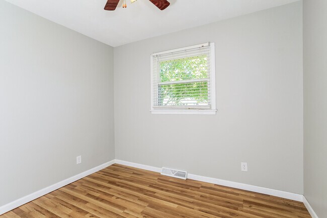 Foto del edificio - 615 Kenwood Pl