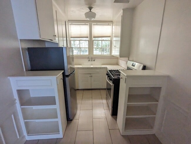 Building Photo - 346 N Palm Dr