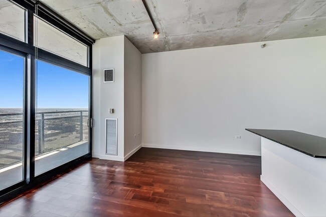 Building Photo - 235 W Van Buren St