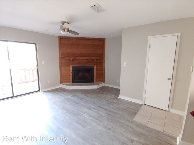 Building Photo - 2 br, 1.5 bath House - 1844 Sylvan Court