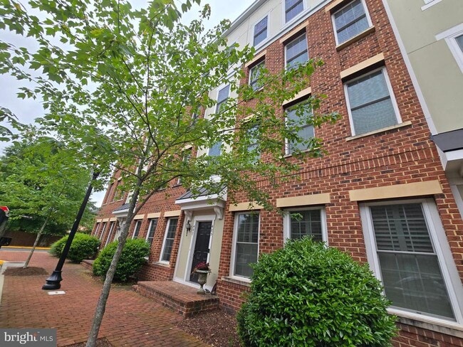 Building Photo - 487 Kornblau Terrace SE