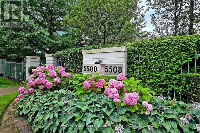 Photo du bâtiment - 5500 Yonge St