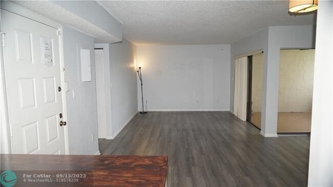 Building Photo - 1164 N Hiatus Rd