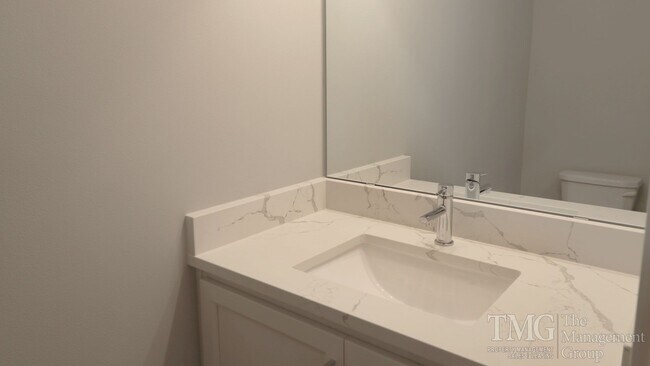 Foto del edificio - Beautiful 3BD Home in Orchards with Modern, Thoughtful Finishes & a Fenced Yard!