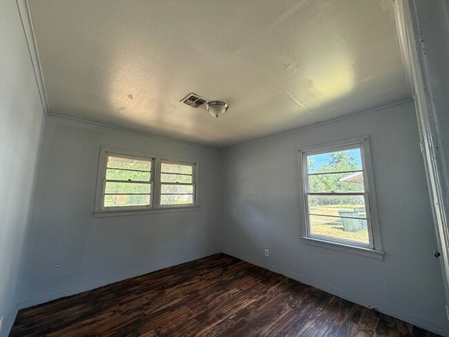 Building Photo - 809 S 16th St
