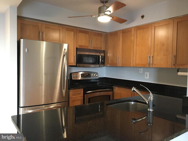 Building Photo - 7500 Woodmont Ave
