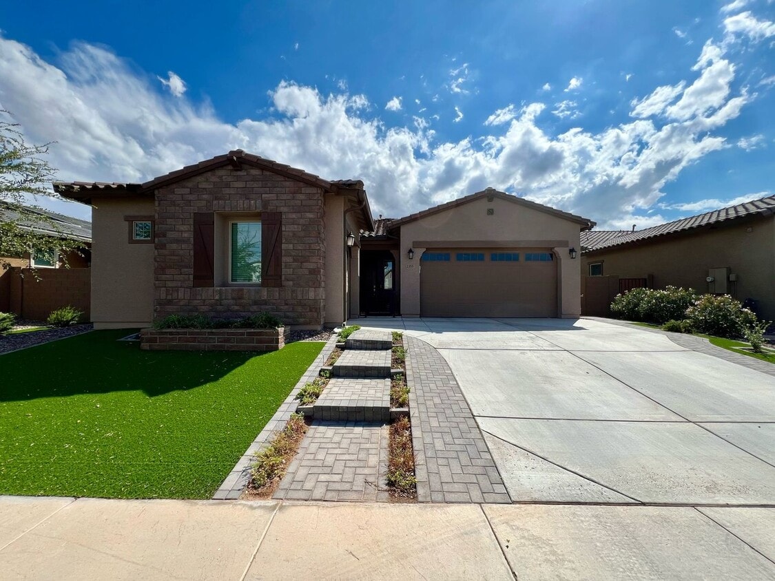 Primary Photo - 2355 E Fandango Dr