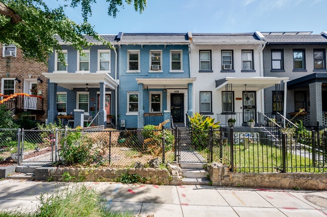 Building Photo - 1109 Abbey Pl NE