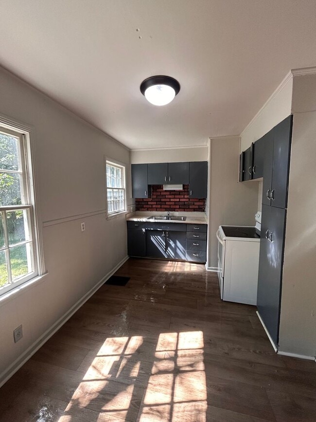Building Photo - 4500 Plaza Dr