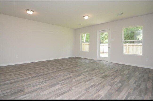 Building Photo - 15717 Del Norte Dr