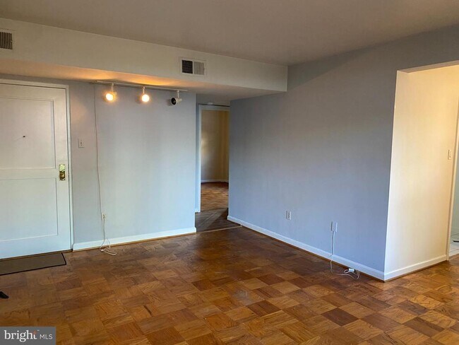 Foto del edificio - 1300 N Meade St