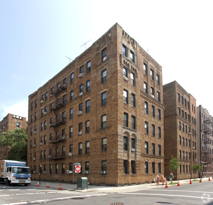 Foto principal - 3115 Brighton 4th St